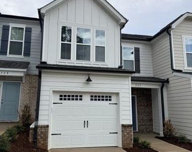 204 Broomside Avenue - Photo Thumbnail 3