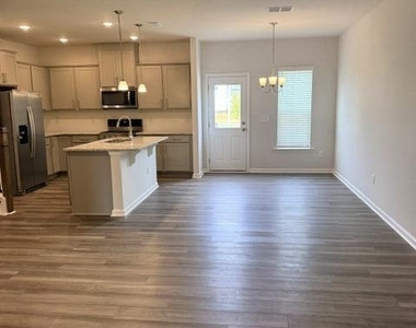 204 Broomside Avenue - Photo Thumbnail 3