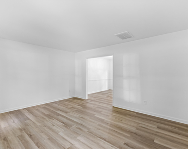 6649 Speight Circle - Photo Thumbnail 9