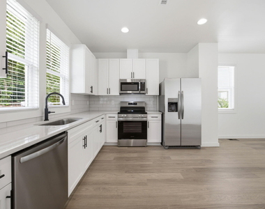 2815 Wilcox Place - Photo Thumbnail 2