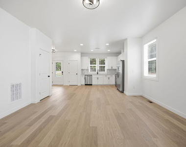 2815 Wilcox Place - Photo Thumbnail 5