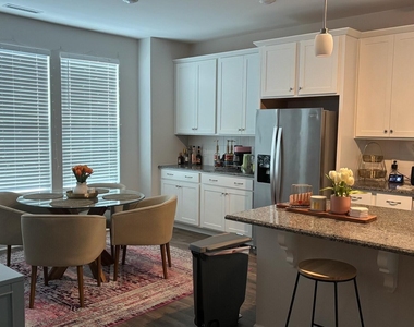 1021 Commack Drive - Photo Thumbnail 12
