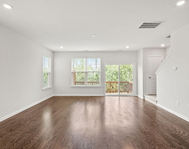 1021 Commack Drive - Photo Thumbnail 8