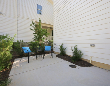 2819 Wilcox Place - Photo Thumbnail 4