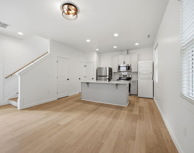 2819 Wilcox Place - Photo Thumbnail 14
