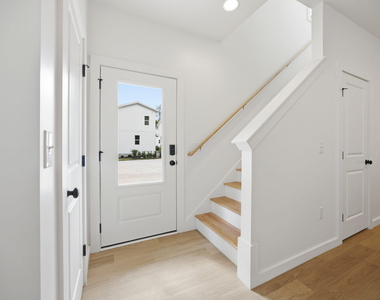 2819 Wilcox Place - Photo Thumbnail 12