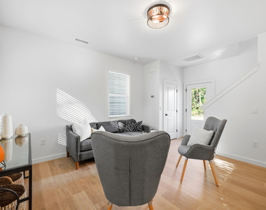 2819 Wilcox Place - Photo Thumbnail 14