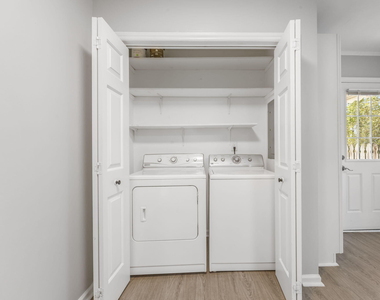 427 W Park Street - Photo Thumbnail 4