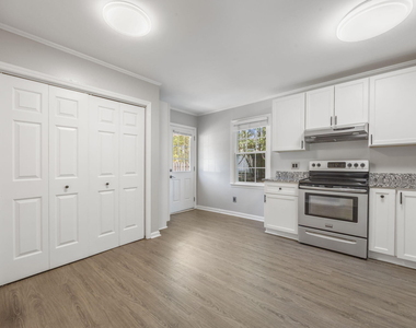 427 W Park Street - Photo Thumbnail 2