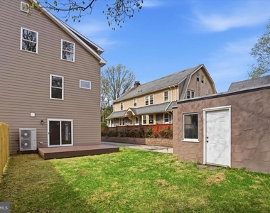 425 Grove Place - Photo Thumbnail 3