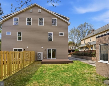 425 Grove Place - Photo Thumbnail 2
