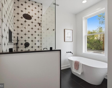 425 Grove Place - Photo Thumbnail 17