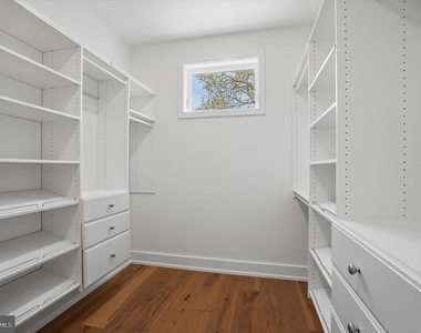 425 Grove Place - Photo Thumbnail 16