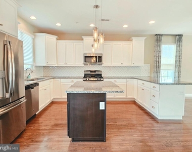 301 W Hamlin Avenue - Photo Thumbnail 2