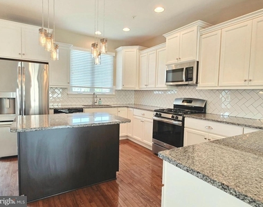 301 W Hamlin Avenue - Photo Thumbnail 3
