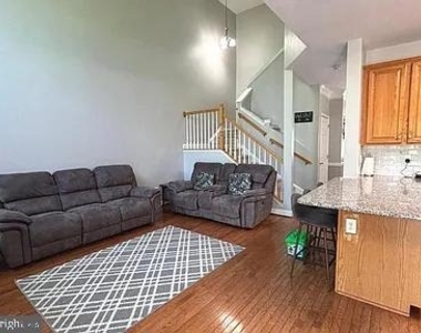 233 Tall Pines Drive - Photo Thumbnail 7