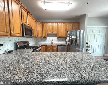 233 Tall Pines Drive - Photo Thumbnail 4
