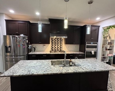 213 Catalpa Lane - Photo Thumbnail 3