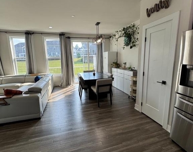 213 Catalpa Lane - Photo Thumbnail 5