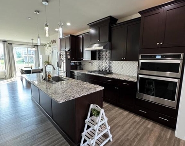 213 Catalpa Lane - Photo Thumbnail 2