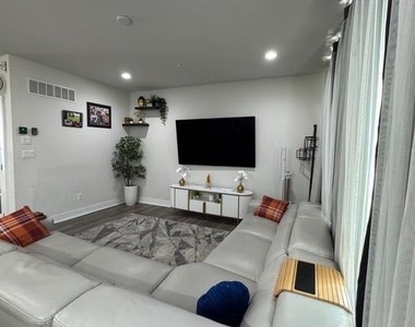 213 Catalpa Lane - Photo Thumbnail 7