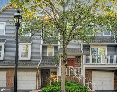 6 Halstead Place - Photo Thumbnail 7