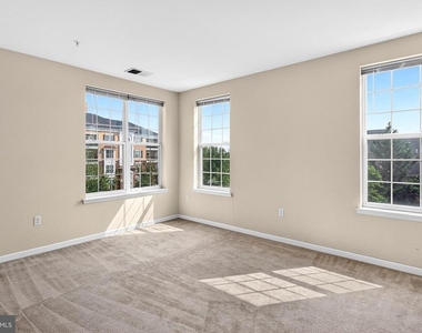 1137 Halifax Place - Photo Thumbnail 10