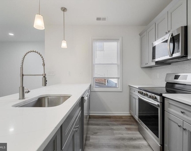 146 Nassau Street - Photo Thumbnail 6