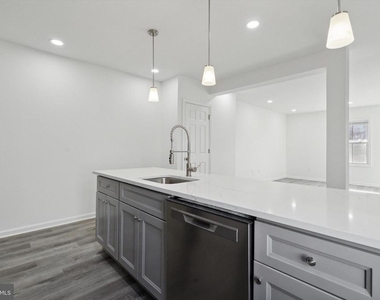 146 Nassau Street - Photo Thumbnail 8