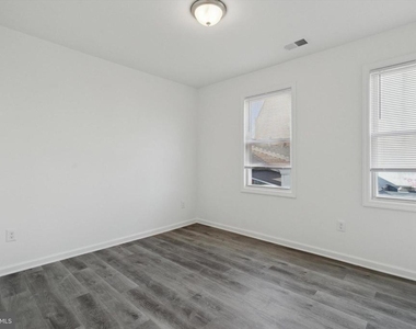 146 Nassau Street - Photo Thumbnail 9