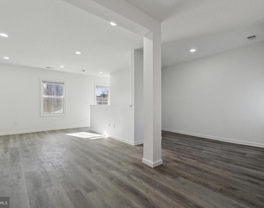 146 Nassau Street - Photo Thumbnail 2