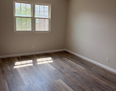 1294 Cooper Street - Photo Thumbnail 3