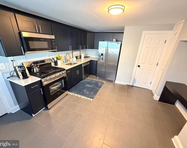 348 Farnsworth Avenue - Photo Thumbnail 2