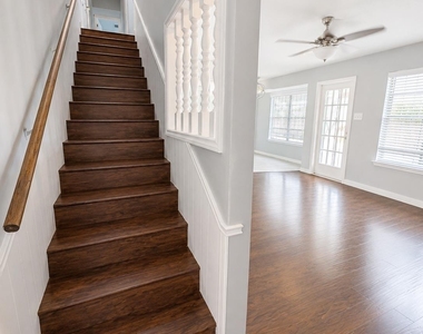 305 Starbright Dr - Photo Thumbnail 3