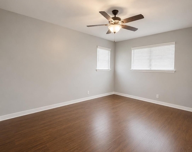 305 Starbright Dr - Photo Thumbnail 15