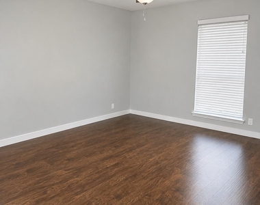305 Starbright Dr - Photo Thumbnail 20