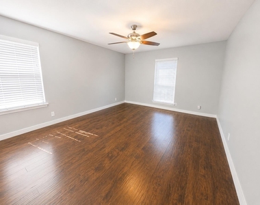 305 Starbright Dr - Photo Thumbnail 7