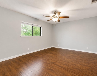305 Starbright Dr - Photo Thumbnail 13