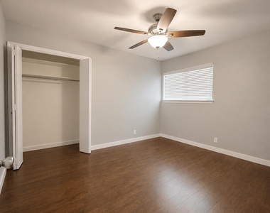 305 Starbright Dr - Photo Thumbnail 19