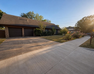 305 Starbright Dr - Photo Thumbnail 1