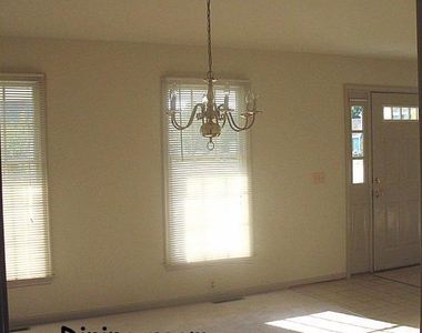 212 Frederick Drive - Photo Thumbnail 7