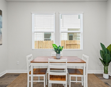 2086 Alice Jay Way - Photo Thumbnail 6
