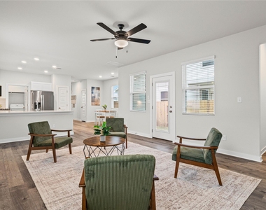 2086 Alice Jay Way - Photo Thumbnail 3