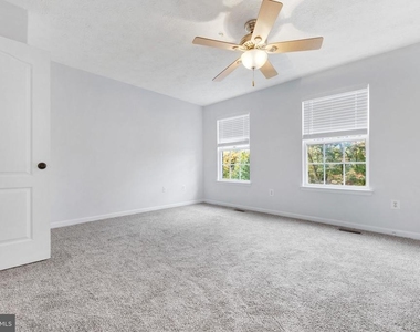 2406 Lemontree Lane - Photo Thumbnail 9