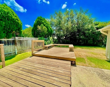 902 Cashew Ln - Photo Thumbnail 17