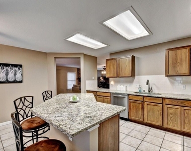 206 Big Sur Dr - Photo Thumbnail 11
