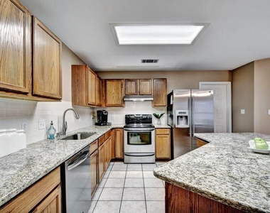206 Big Sur Dr - Photo Thumbnail 9