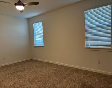 14213 Cantarra Dr - Photo Thumbnail 10