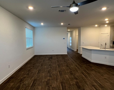 14213 Cantarra Dr - Photo Thumbnail 4