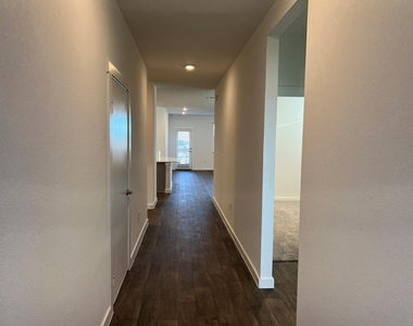 14213 Cantarra Dr - Photo Thumbnail 3